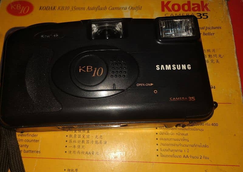 KODAK KB10 35mm Auto flash camera outfit 1