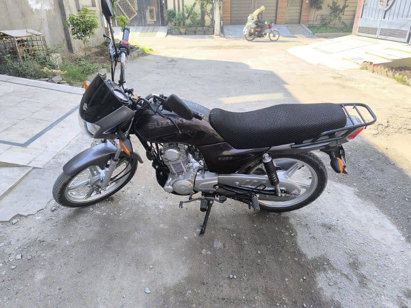 Suzuki GD 110s 4