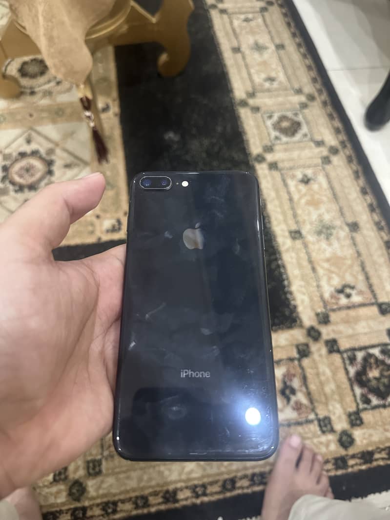 Apple iPhone 8 Plus 1