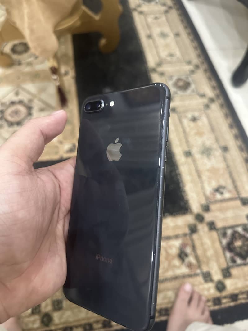 Apple iPhone 8 Plus 2