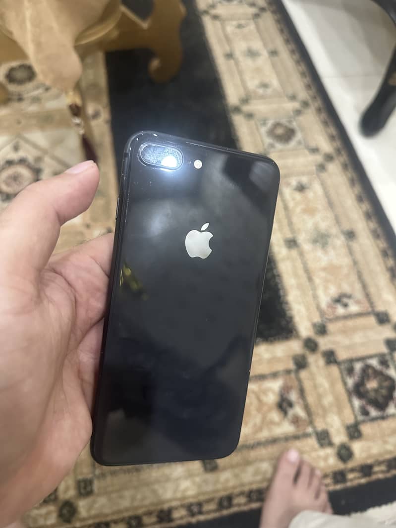 Apple iPhone 8 Plus 3