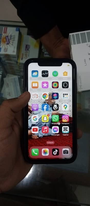 iPhone XR 4