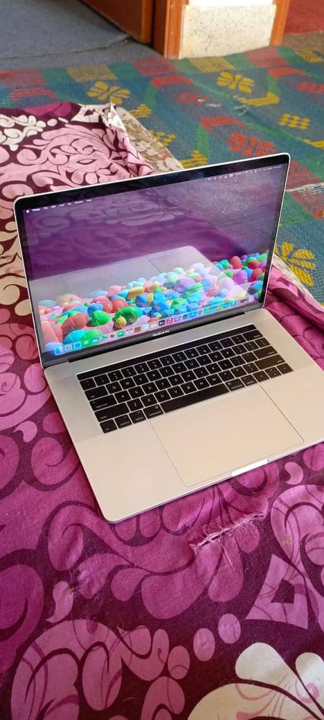 MacBook Pro 2017 Core i7 15.4-inch 0