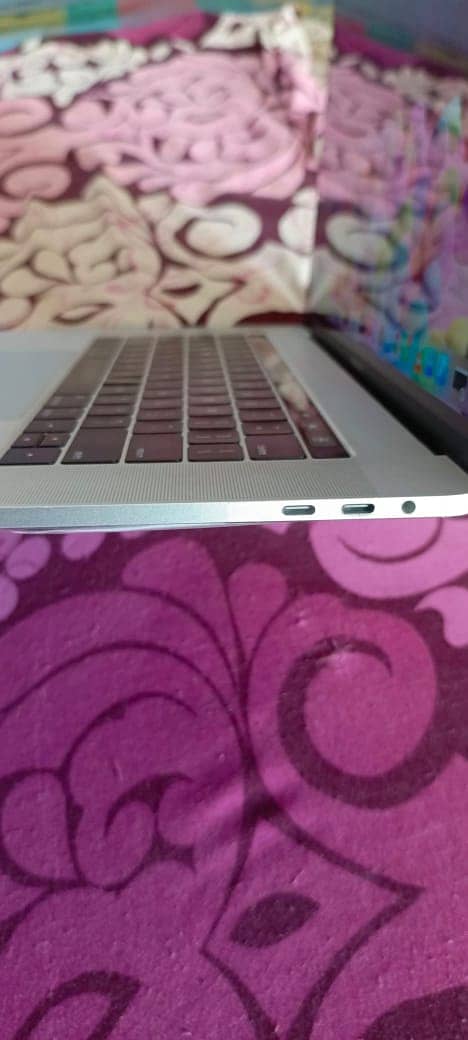 MacBook Pro 2017 Core i7 15.4-inch 4