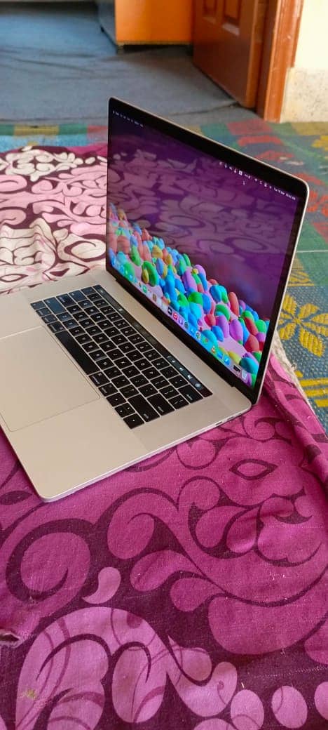 MacBook Pro 2017 Core i7 15.4-inch 5