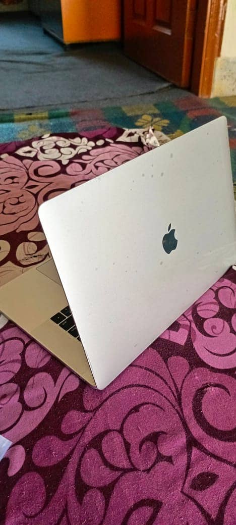 MacBook Pro 2017 Core i7 15.4-inch 7