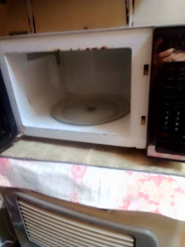 microwave oven 0