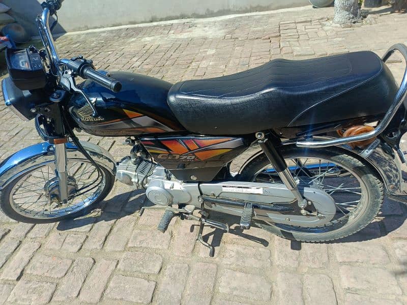 Honda CD70 Motorcycle 3