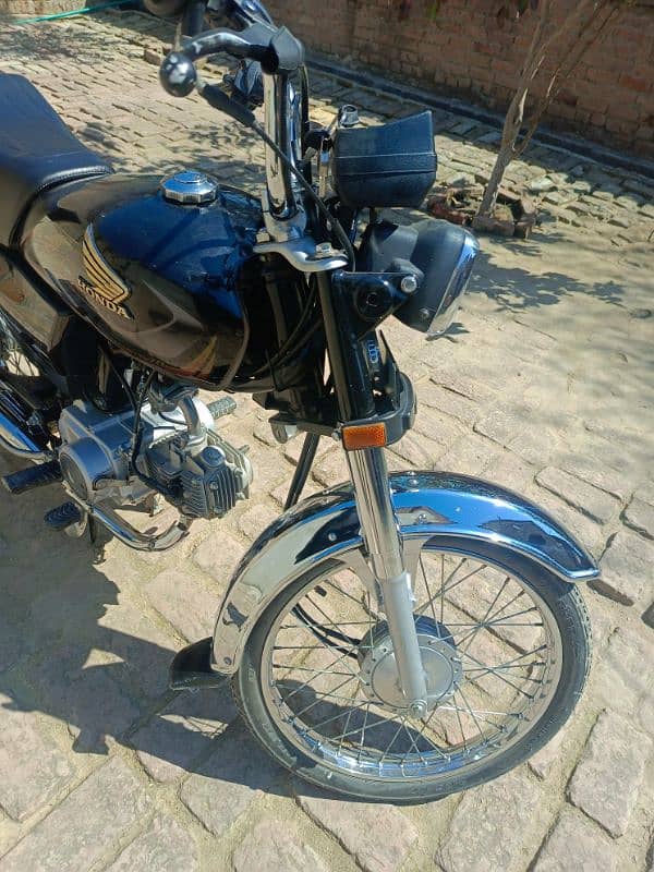 Honda CD70 Motorcycle 4