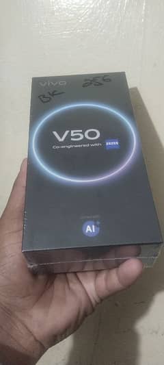 vivo V50. . . 12/256