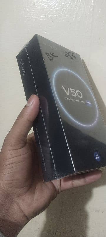 vivo V50. . . 12/256 1