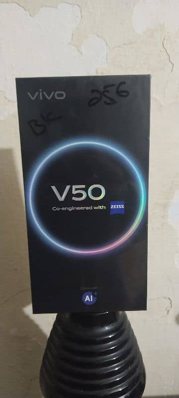 vivo V50. . . 12/256 2