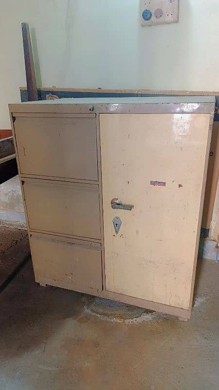 Steel Safe + locker 0