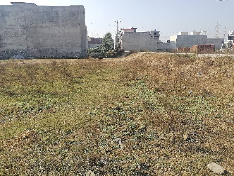 5.5 Marla CORNER PLOT FOR SALE IN ALLAMA IQBAL TOWN Clean Plot 0