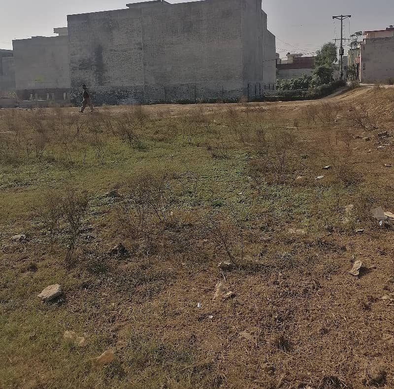 5.5 Marla CORNER PLOT FOR SALE IN ALLAMA IQBAL TOWN Clean Plot 1