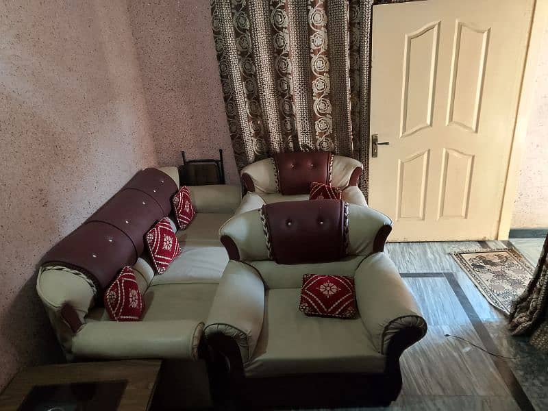 good condition sofaset 1