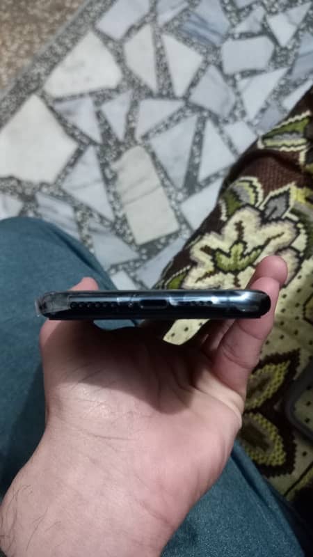 Iphone 11 pro{Non PTA} 5