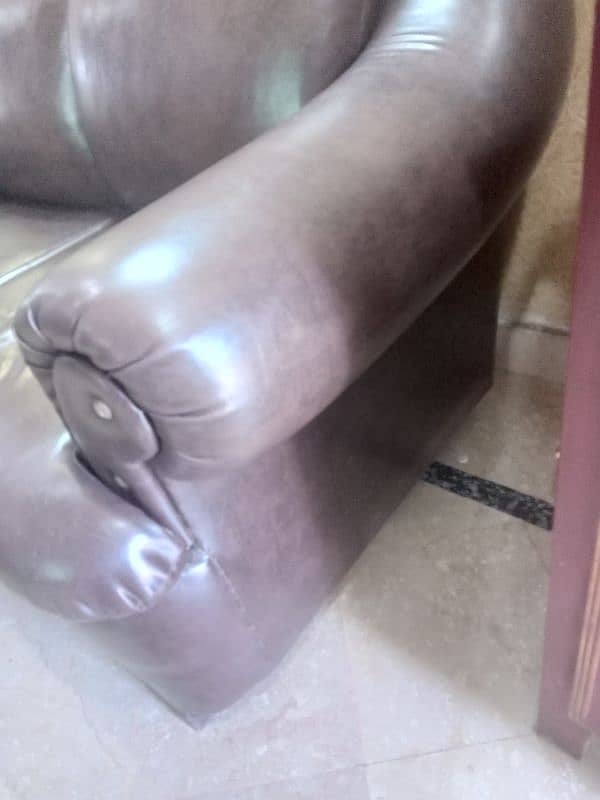 good condition sofas 7