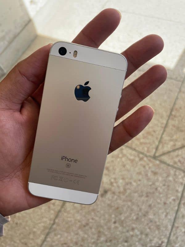 iPhone SE (128 GB) 1