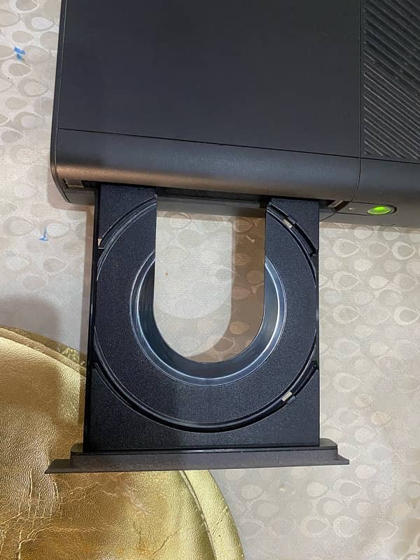 x Box 360 E slim console Model 1538 4