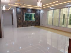 1 kanal beautiful tile floor upper portion for rent