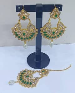 Best Beautiful 1 pair Earring with Tikka