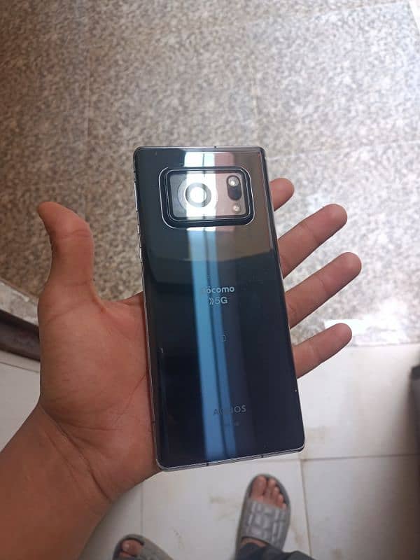 Sharp Aquos r6 0