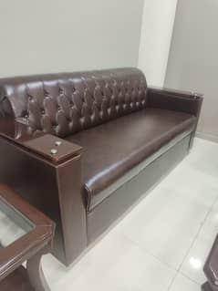 Office furniture in imaculate condition for urgent sale