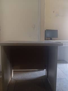 Study Computer Table in Excellent Condition – Budget-Friendly!