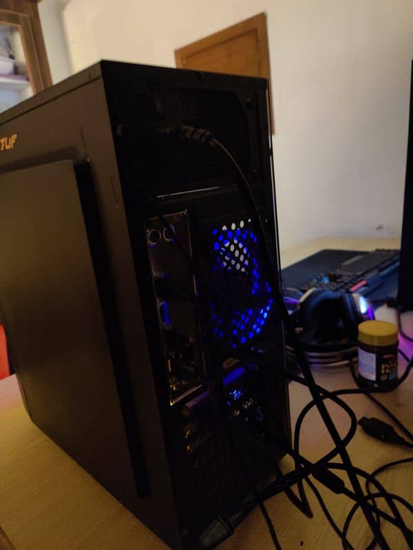 Gaming and working  PC 4