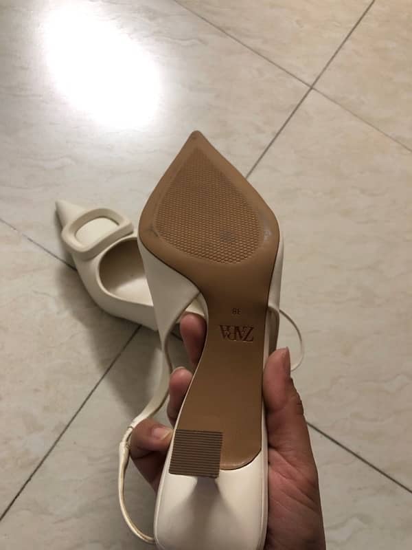 ZARA WHITE SHORT HEEL 1