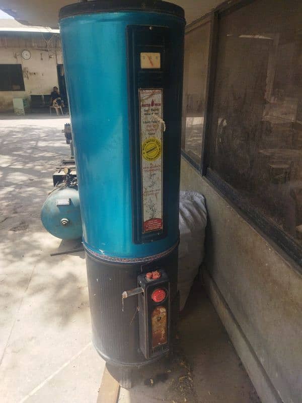 Excellent condition geyser for sale. Used only few times 1