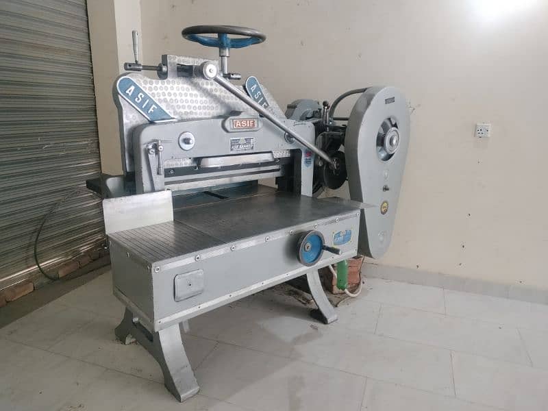 Paper Cutting Machine 4