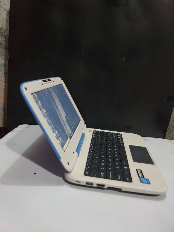 Intel Celeron 2Gb Ram 80GB Hard Mini Laptop 1