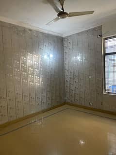 10 Marla Upper Portion With Gas For Rent Gul E Daman College Road Lahore.