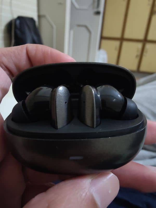 TH Crystal Earbuds 3