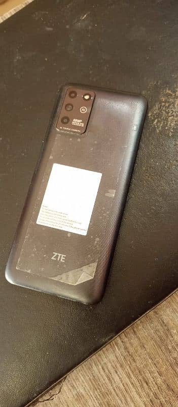 ZTE BLADE V30 1