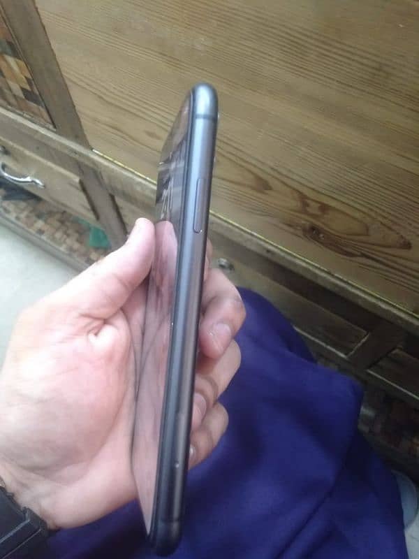 iphone 11 Black 4