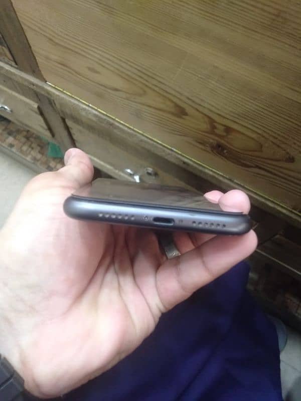 iphone 11 Black 5