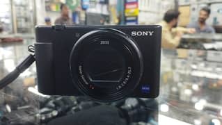 SONY ZV1 MIRROR LESS. FOR VLOGGING. . .