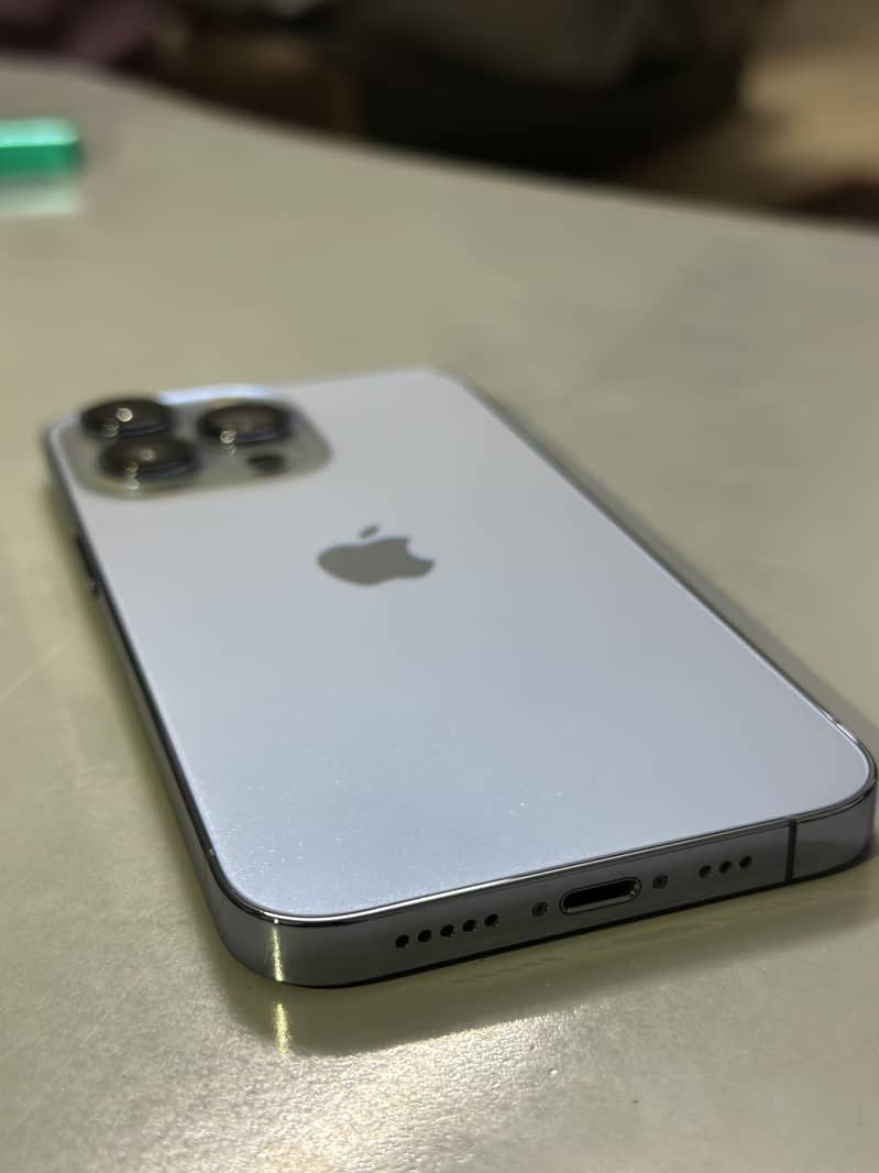 Apple iPhone 13 Pro 6