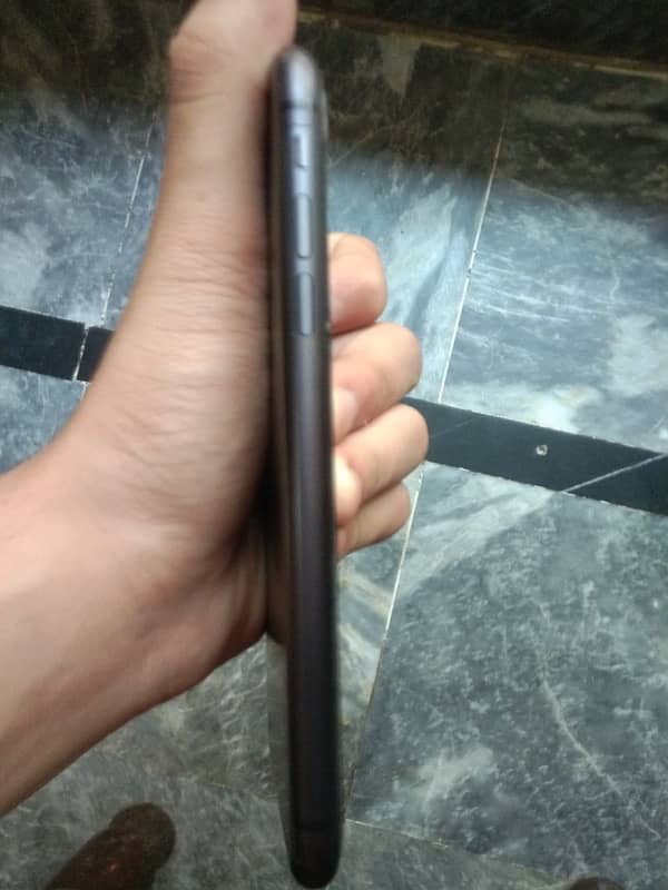 Iphone 11 Fu . . Ufon sim working 1