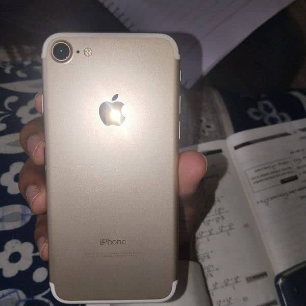 iPhone 7  A1 condition 2