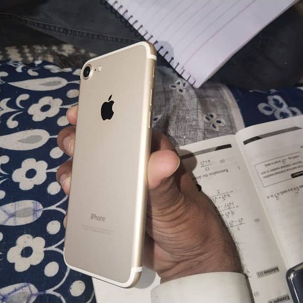 iPhone 7  A1 condition 3