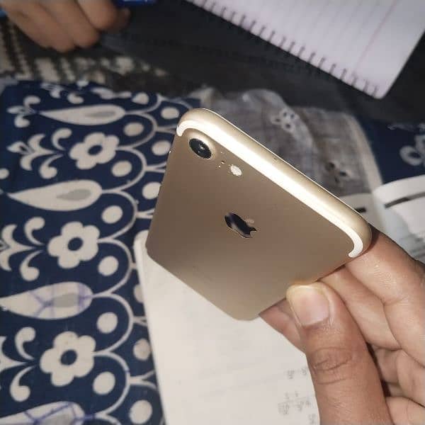 iPhone 7  A1 condition 7