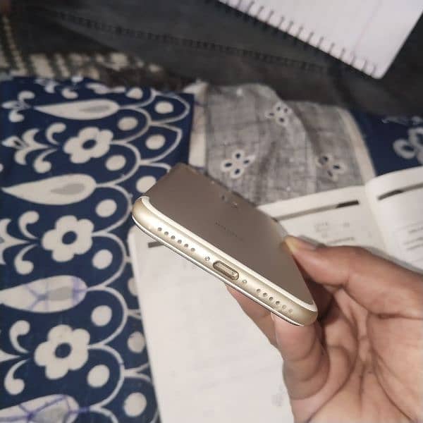 iPhone 7  A1 condition 8