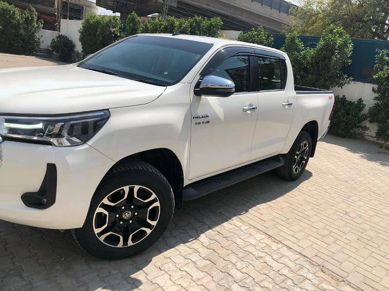 Toyota Hilux 2021 1