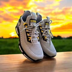 Men's Sneakers, Odor resistant Athletic Shoe Lightweight / Breathable.