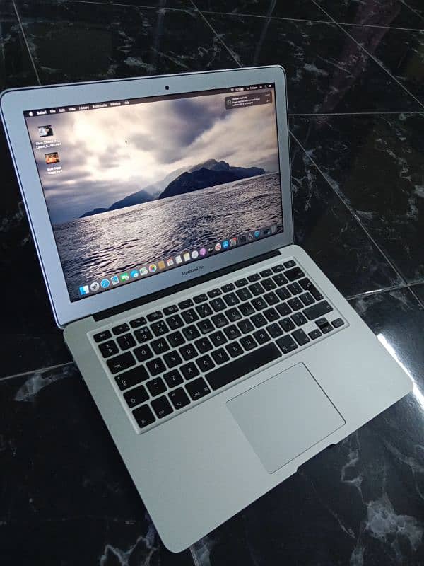 MacBook Air 2015-13.3"inch (8GB/256GB SSD) 0