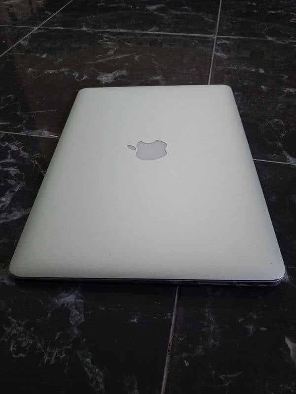 MacBook Air 2015-13.3"inch (8GB/256GB SSD) 1